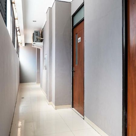 RedDoorz Plus @ Sawah Besar Jakarta Bagian luar foto
