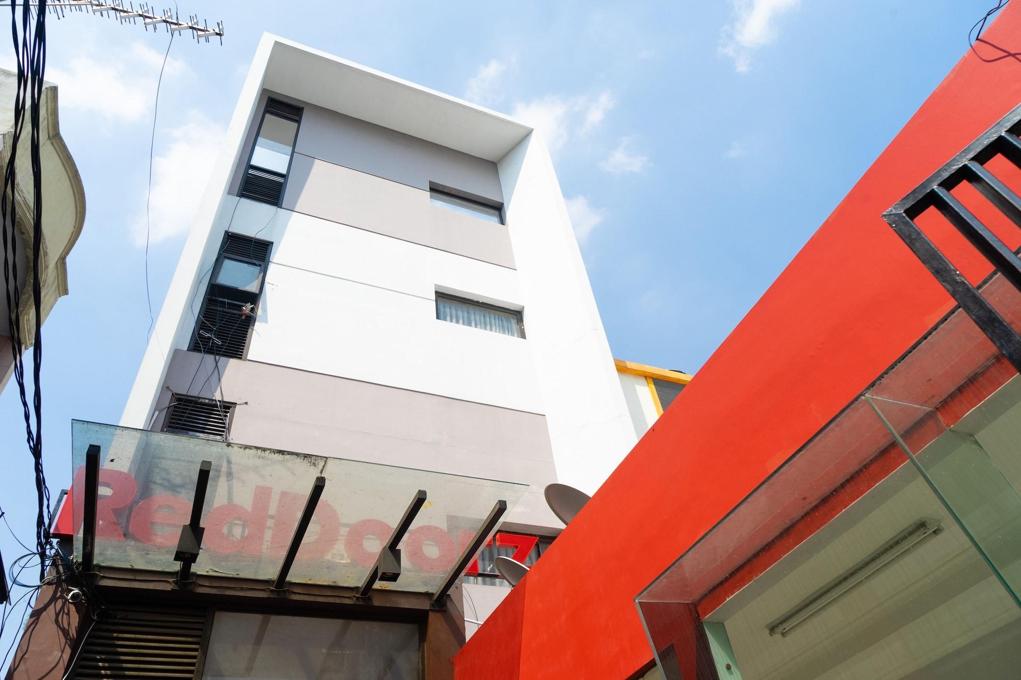 RedDoorz Plus @ Sawah Besar Jakarta Bagian luar foto