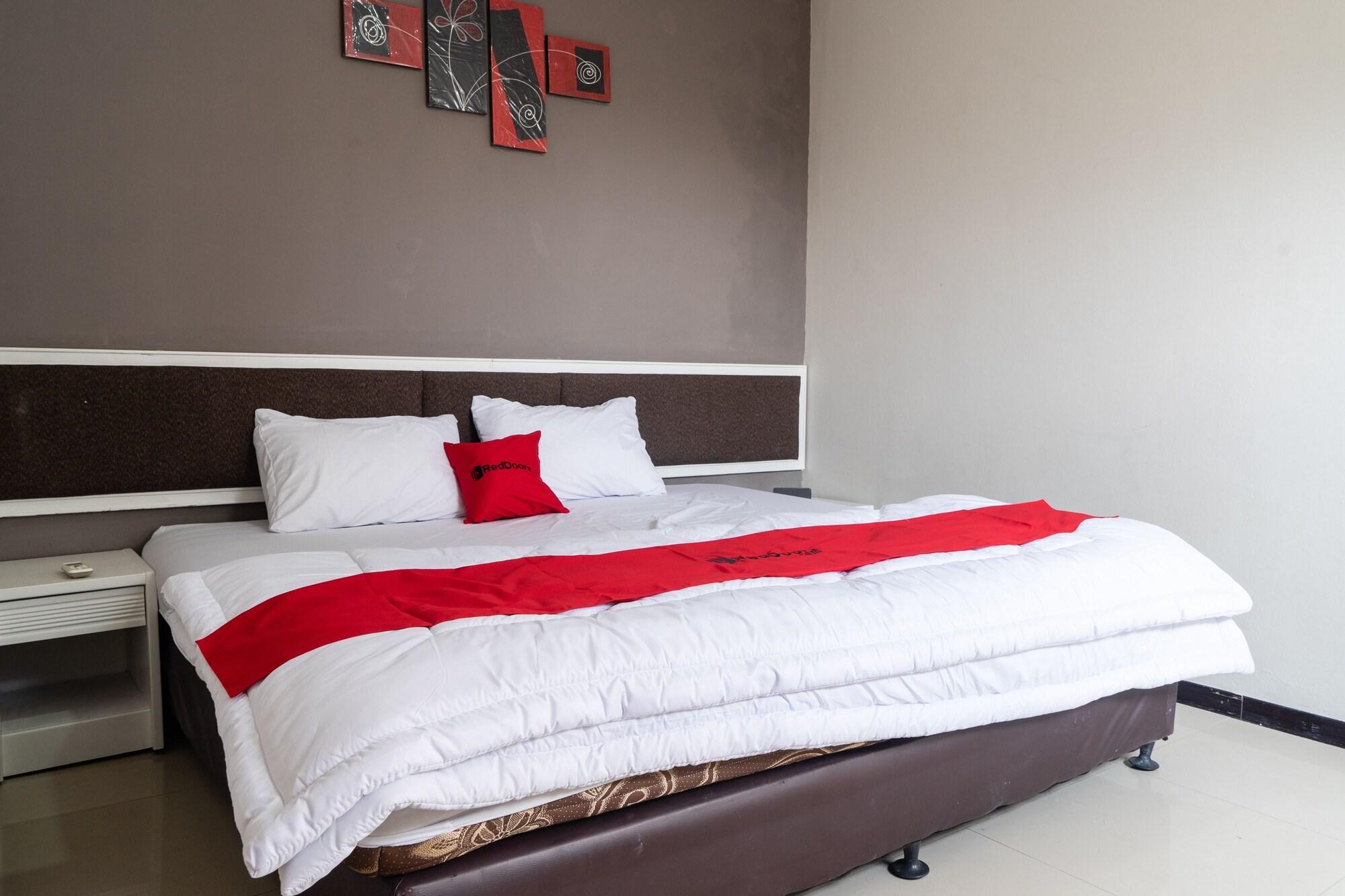 RedDoorz Plus @ Sawah Besar Jakarta Bagian luar foto