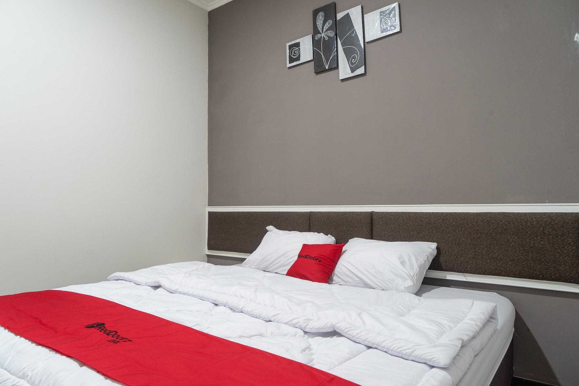 RedDoorz Plus @ Sawah Besar Jakarta Bagian luar foto