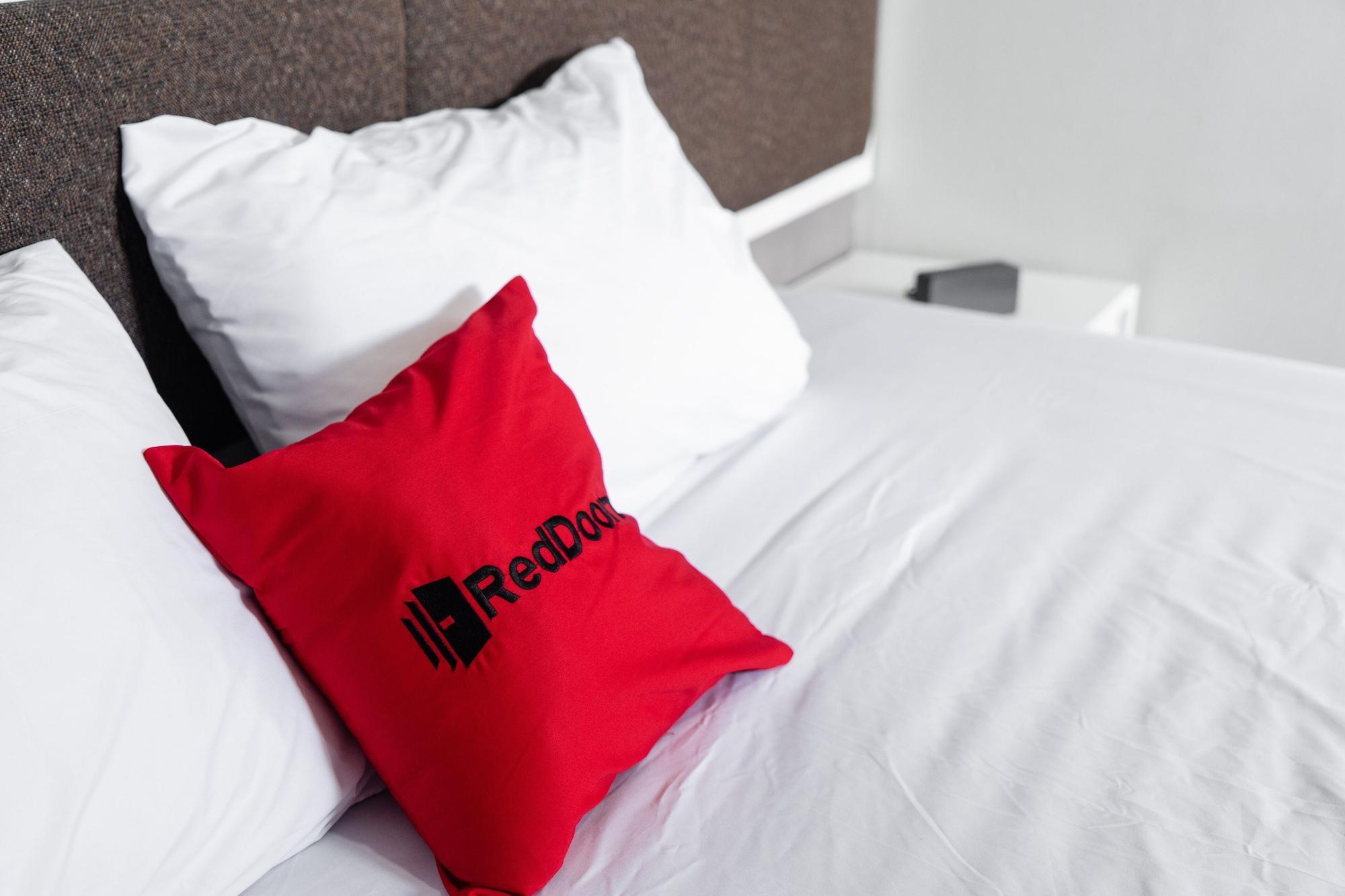 RedDoorz Plus @ Sawah Besar Jakarta Bagian luar foto