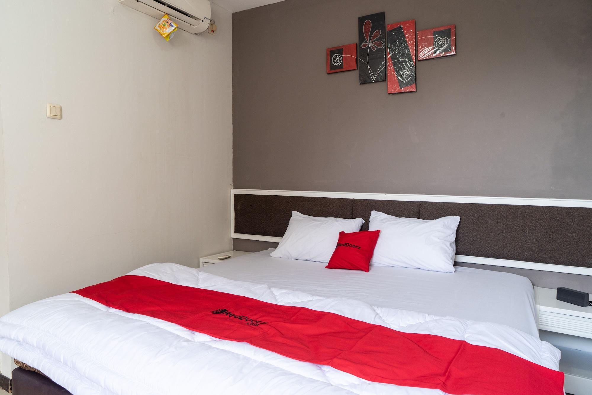 RedDoorz Plus @ Sawah Besar Jakarta Bagian luar foto