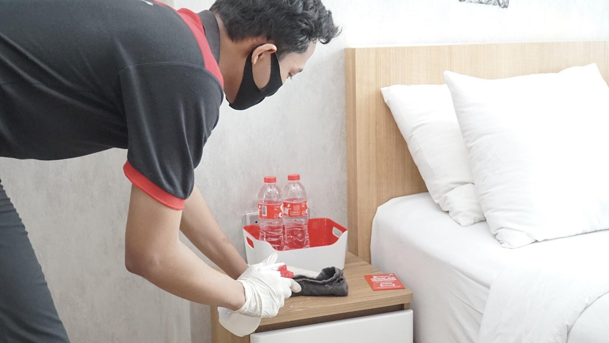 RedDoorz Plus @ Sawah Besar Jakarta Bagian luar foto