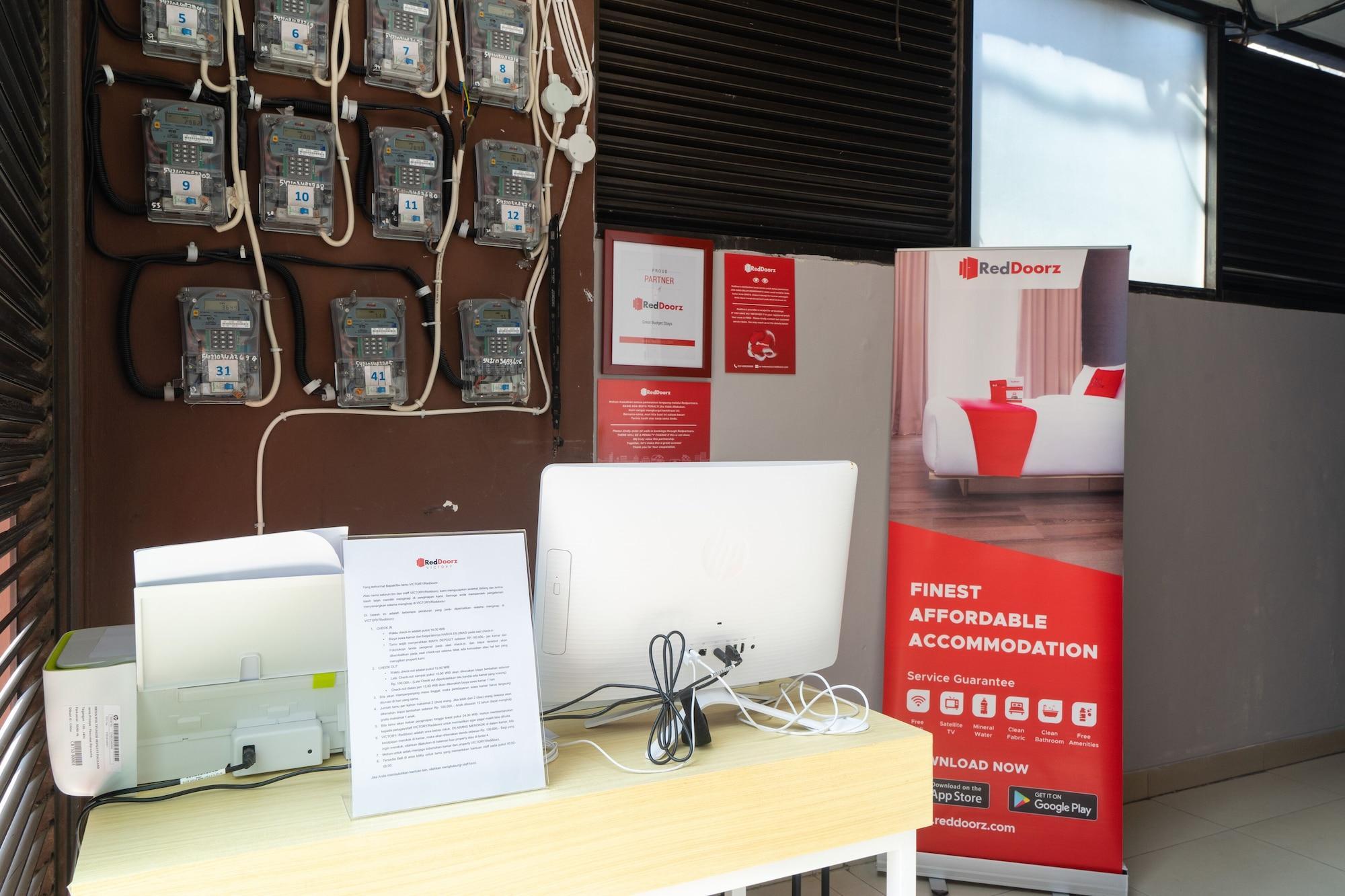 RedDoorz Plus @ Sawah Besar Jakarta Bagian luar foto