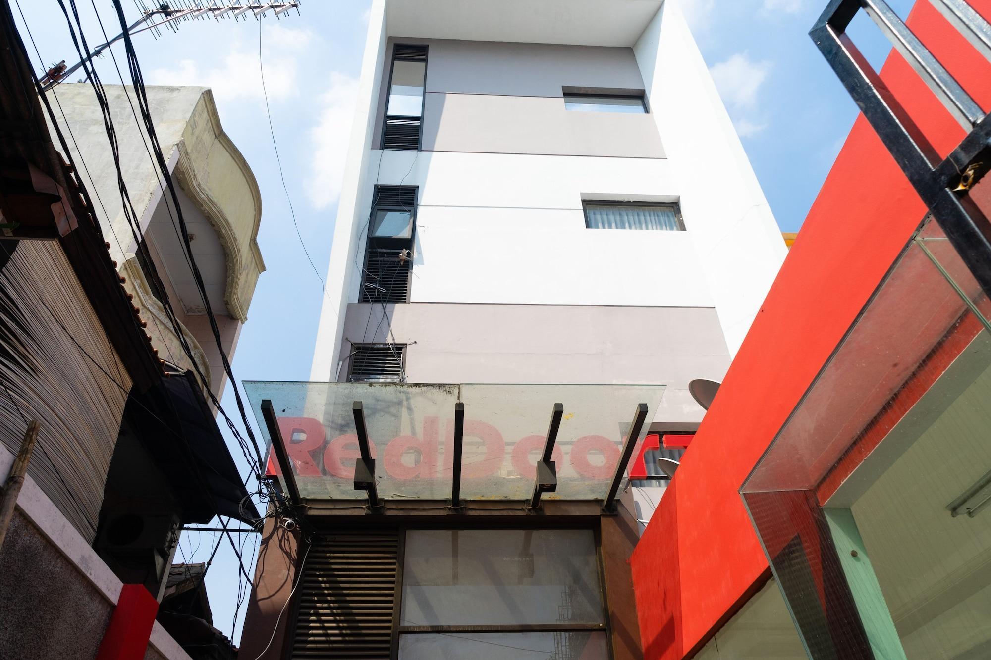 RedDoorz Plus @ Sawah Besar Jakarta Bagian luar foto