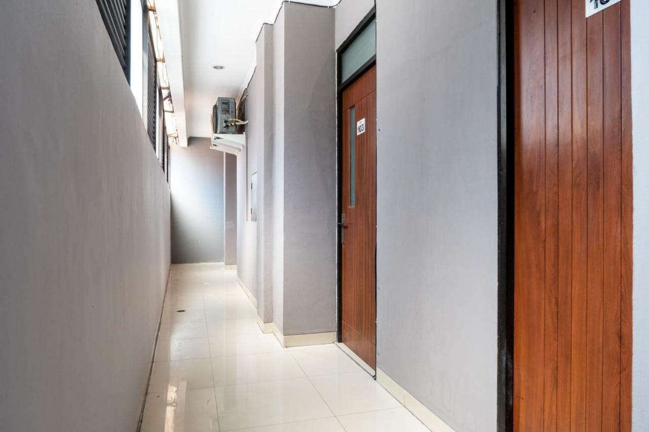 RedDoorz Plus @ Sawah Besar Jakarta Bagian luar foto